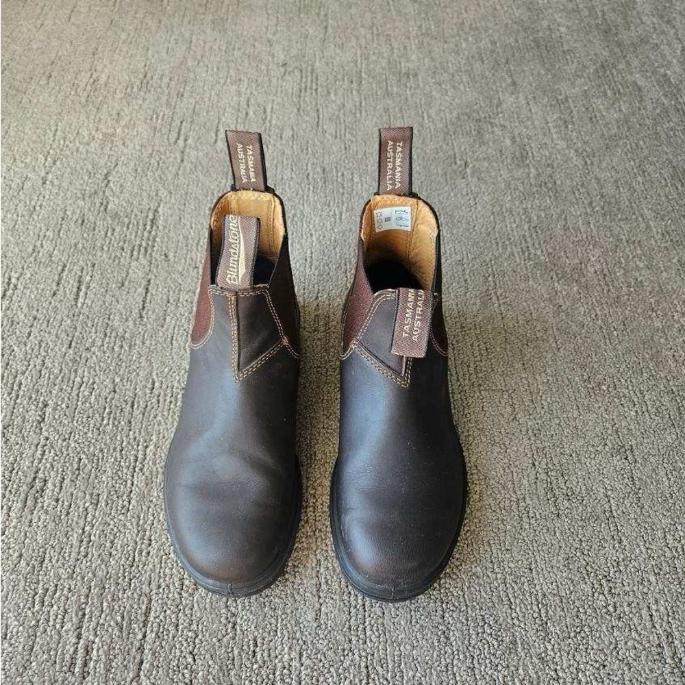 Beautiful Blundstone women’s boots, really gently used.